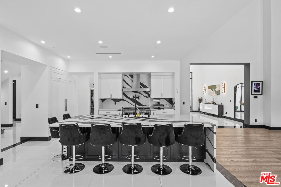 6006 Spring Valley Road Hidden Hills, CA 91302 - Photo 6 of 31