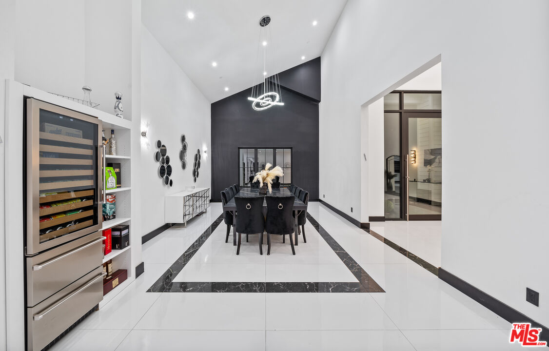 6006 Spring Valley Road Hidden Hills, CA 91302 - Photo 9 of 31