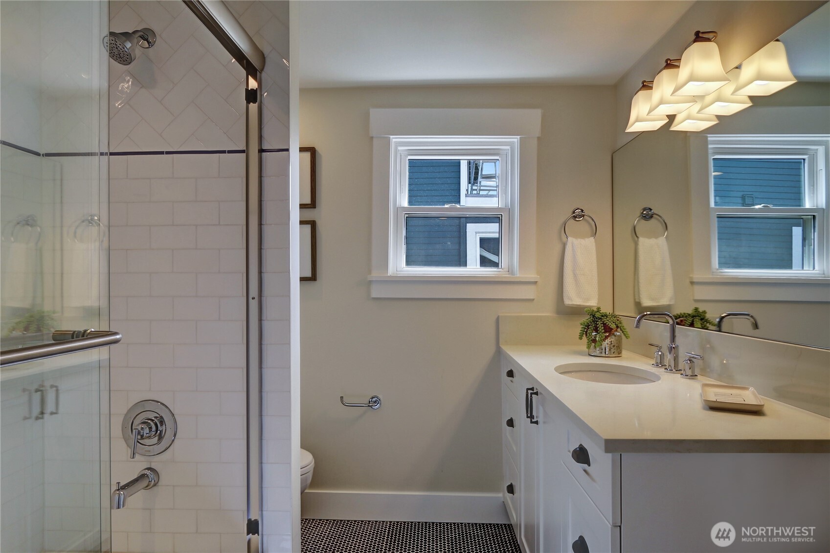 1611 10th Avenue West, Unit 1 Seattle, WA 98119 - Photo 17 of 39