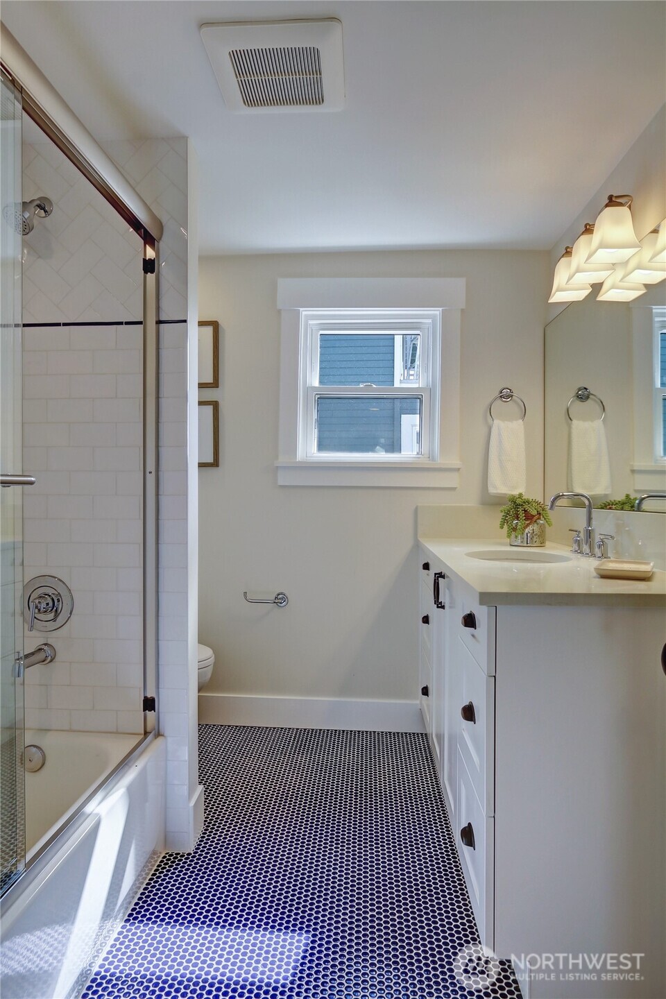 1611 10th Avenue West, Unit 1 Seattle, WA 98119 - Photo 18 of 39