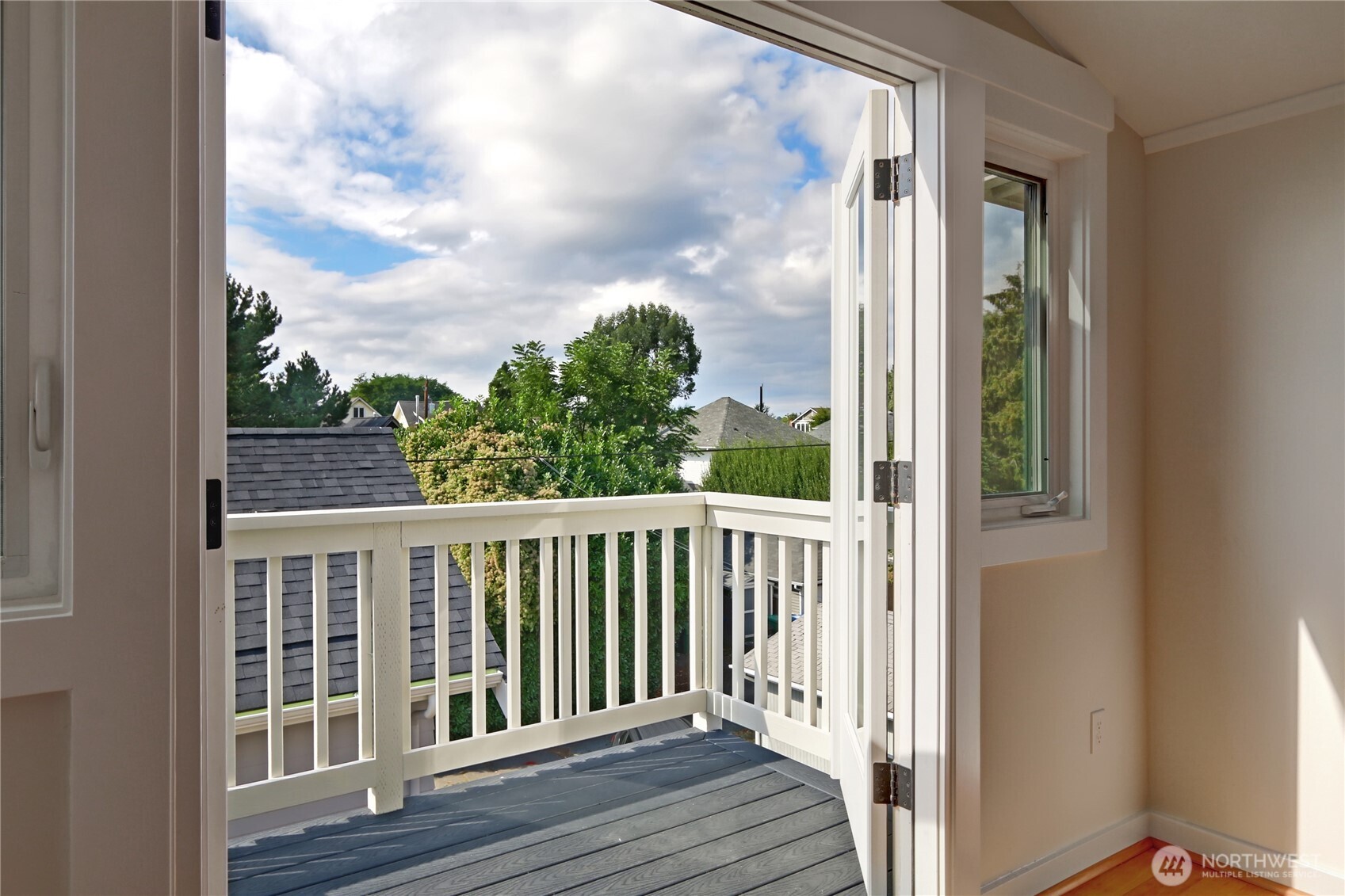 1611 10th Avenue West, Unit 1 Seattle, WA 98119 - Photo 24 of 39