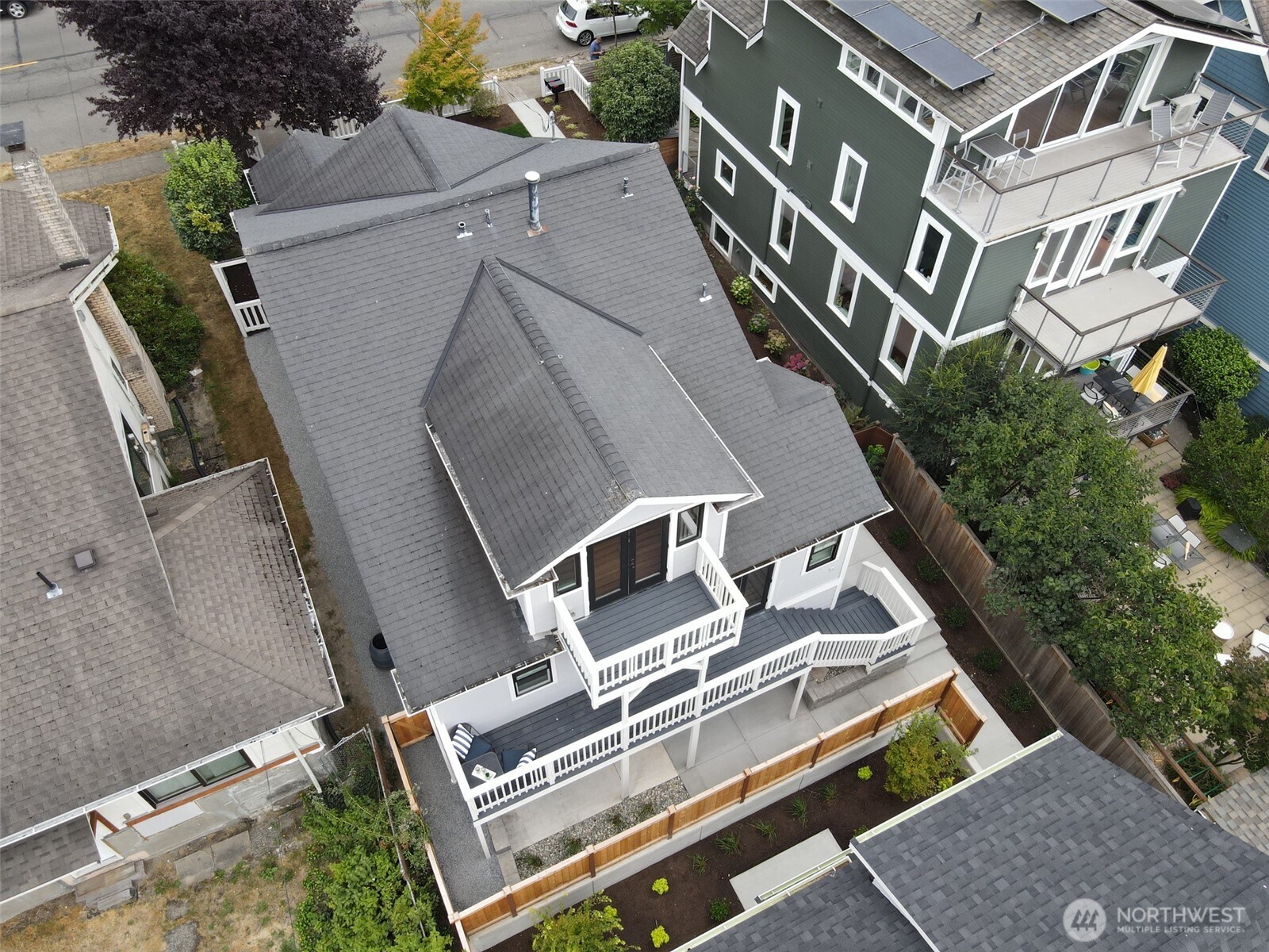 1611 10th Avenue West, Unit 1 Seattle, WA 98119 - Photo 37 of 39