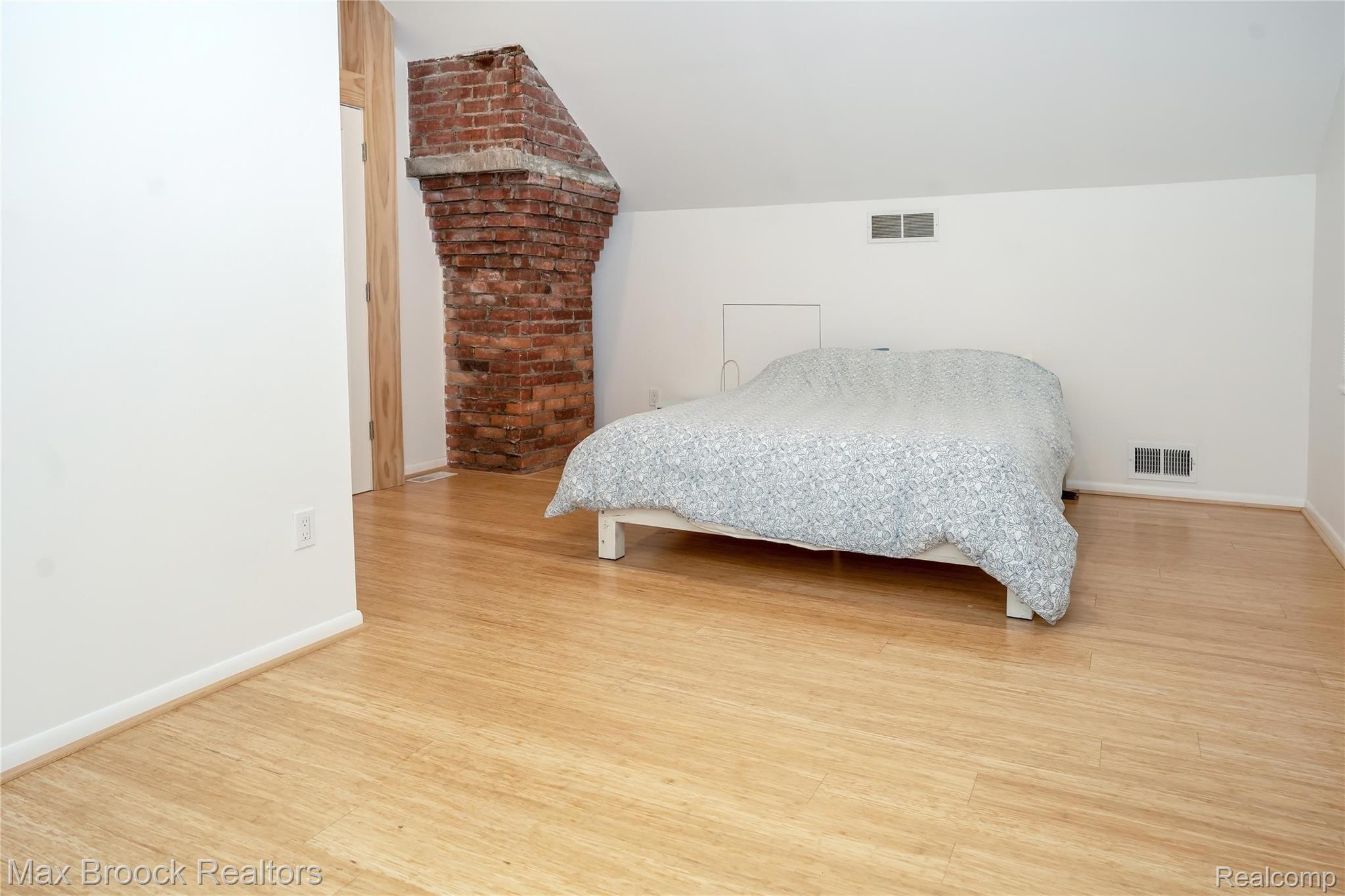 90 Amherst Road Pleasant Ridge, MI 48069 - Photo 25 of 43 Master bedroom