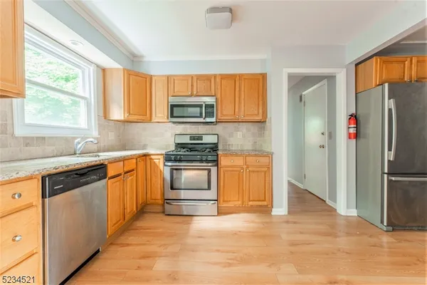 $2,150 | 18 Macfarlan Avenue, Hawthorne, NJ 07506