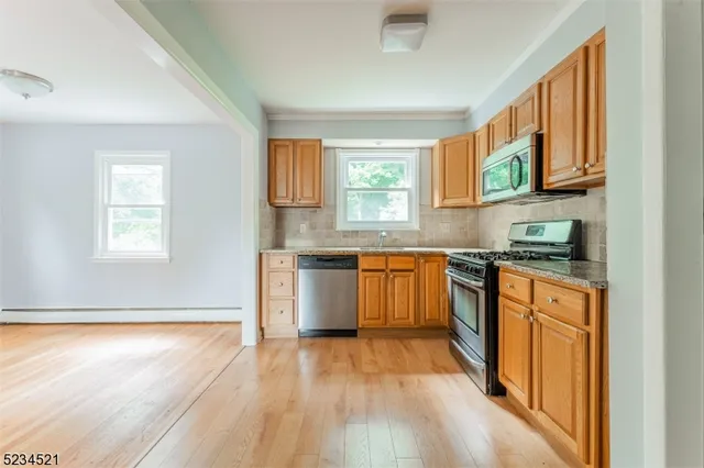 $2,150 | 18 Macfarlan Avenue, Hawthorne, NJ 07506