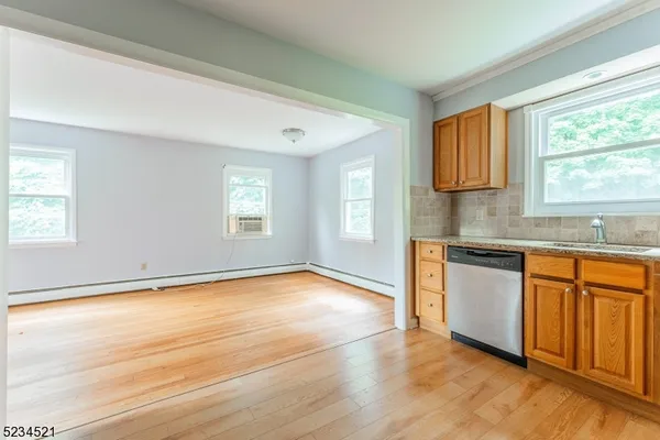 $2,150 | 18 Macfarlan Avenue, Hawthorne, NJ 07506
