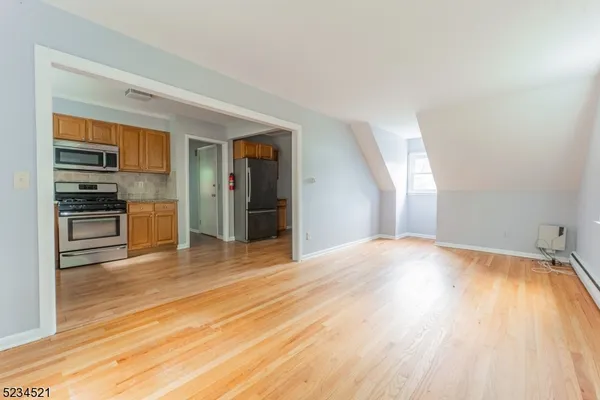 $2,150 | 18 Macfarlan Avenue, Hawthorne, NJ 07506