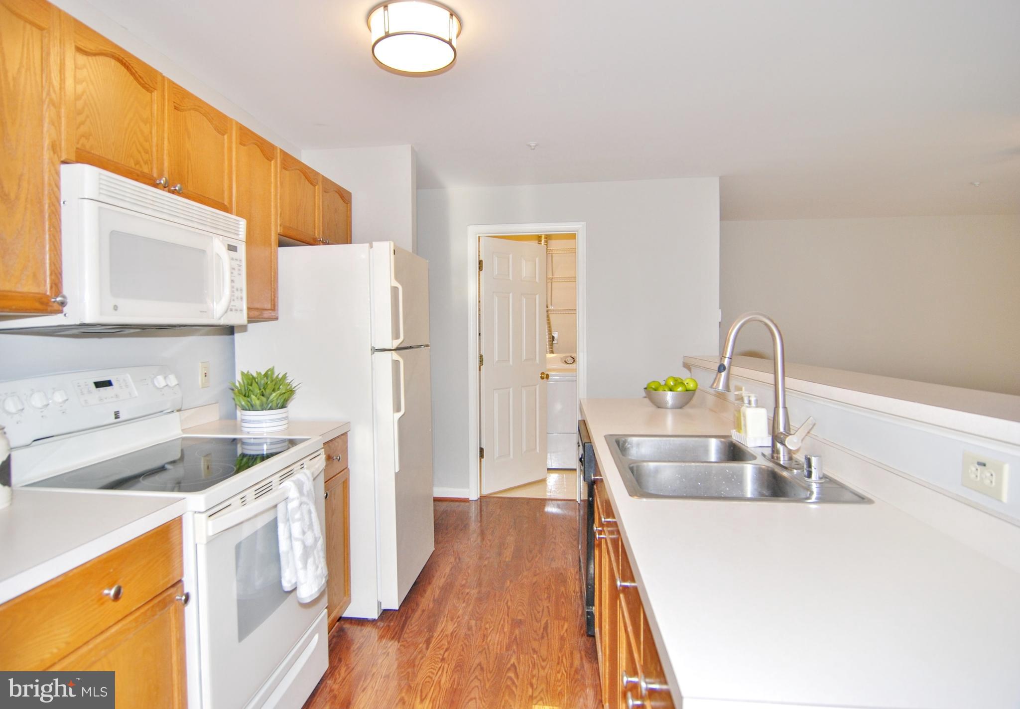 2402 Dominion Drive, Unit 2C Frederick, MD 21702 - Photo 8 of 34 A smooth top stove, updated lighting...