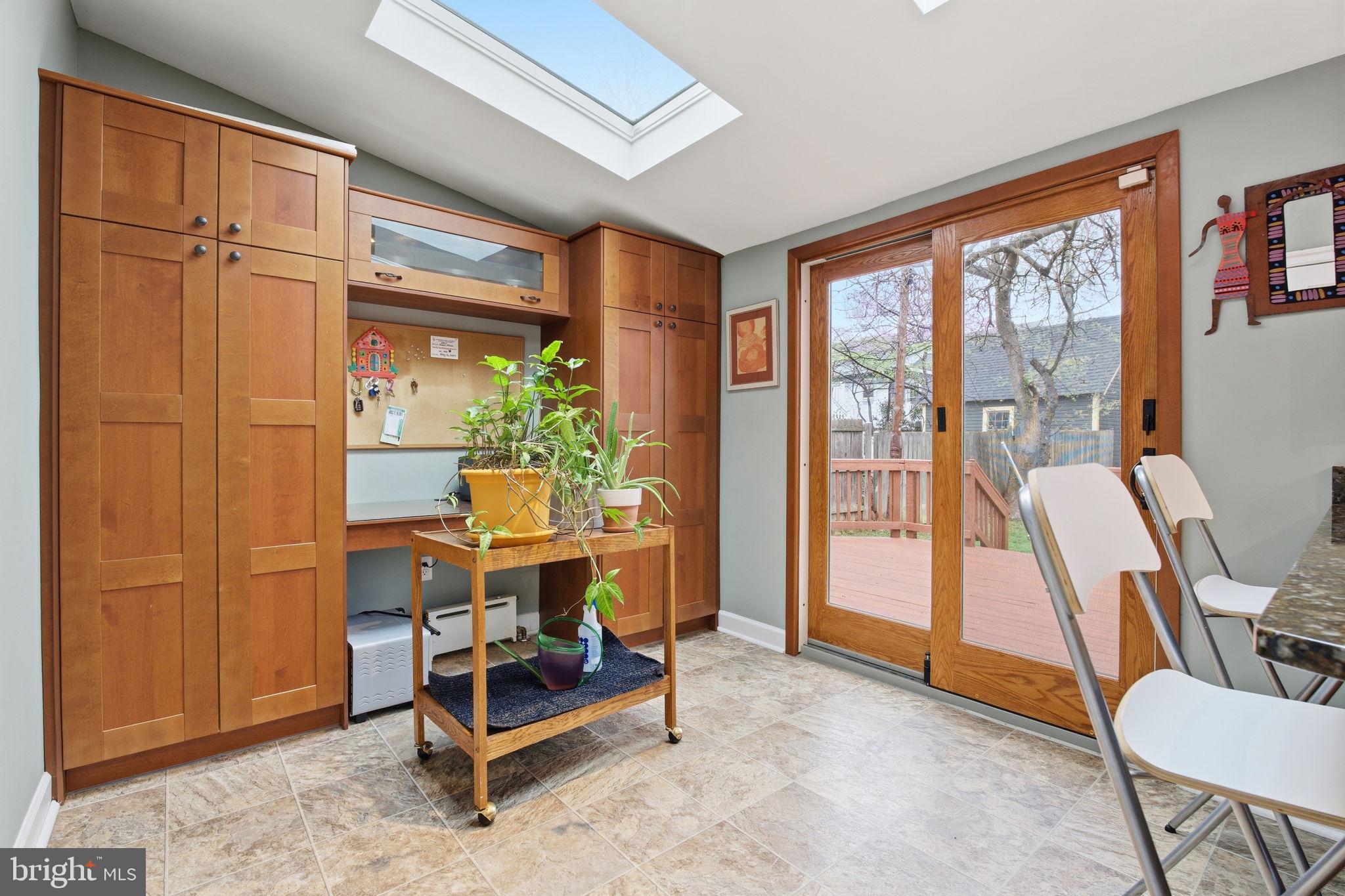 7809 Boston Avenue Silver Spring, MD 20910 - Photo 21 of 25 Bright and airy workspace retreat.