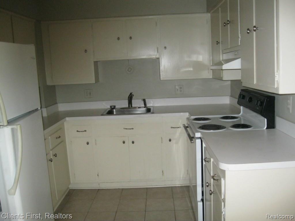 25835 Lahser Road Southfield, MI 48033 - Photo 2 of 9