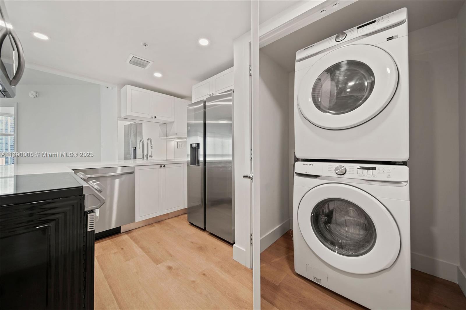 555 Northeast 34th Street, Unit 2307 Miami, FL 33137 - Photo 9 of 63 a kitchen with a washer and dryer