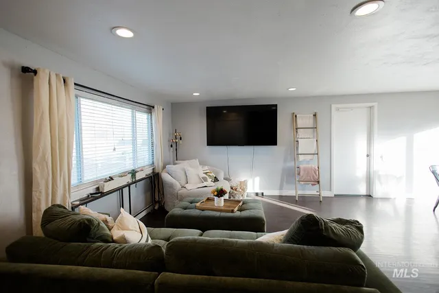 $398,000 | 2173 Northeast Beaman Street, Mountain Home, ID 83647