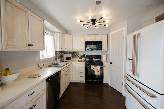 $398,000 | 2173 Northeast Beaman Street, Mountain Home, ID 83647