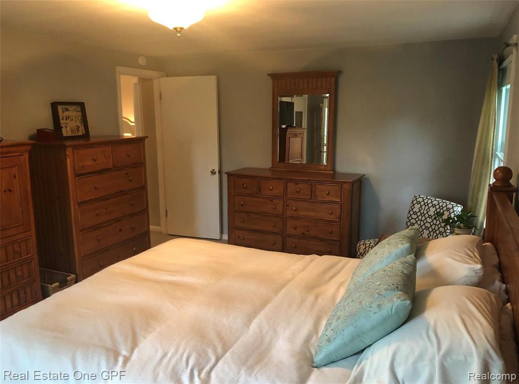 1876 Broadstone Road Grosse Pointe Woods, MI 48236 - Photo 20 of 53