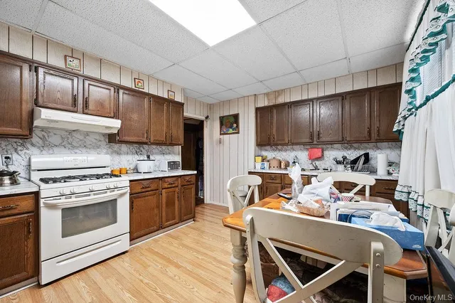a view of a house with yard and sitting area