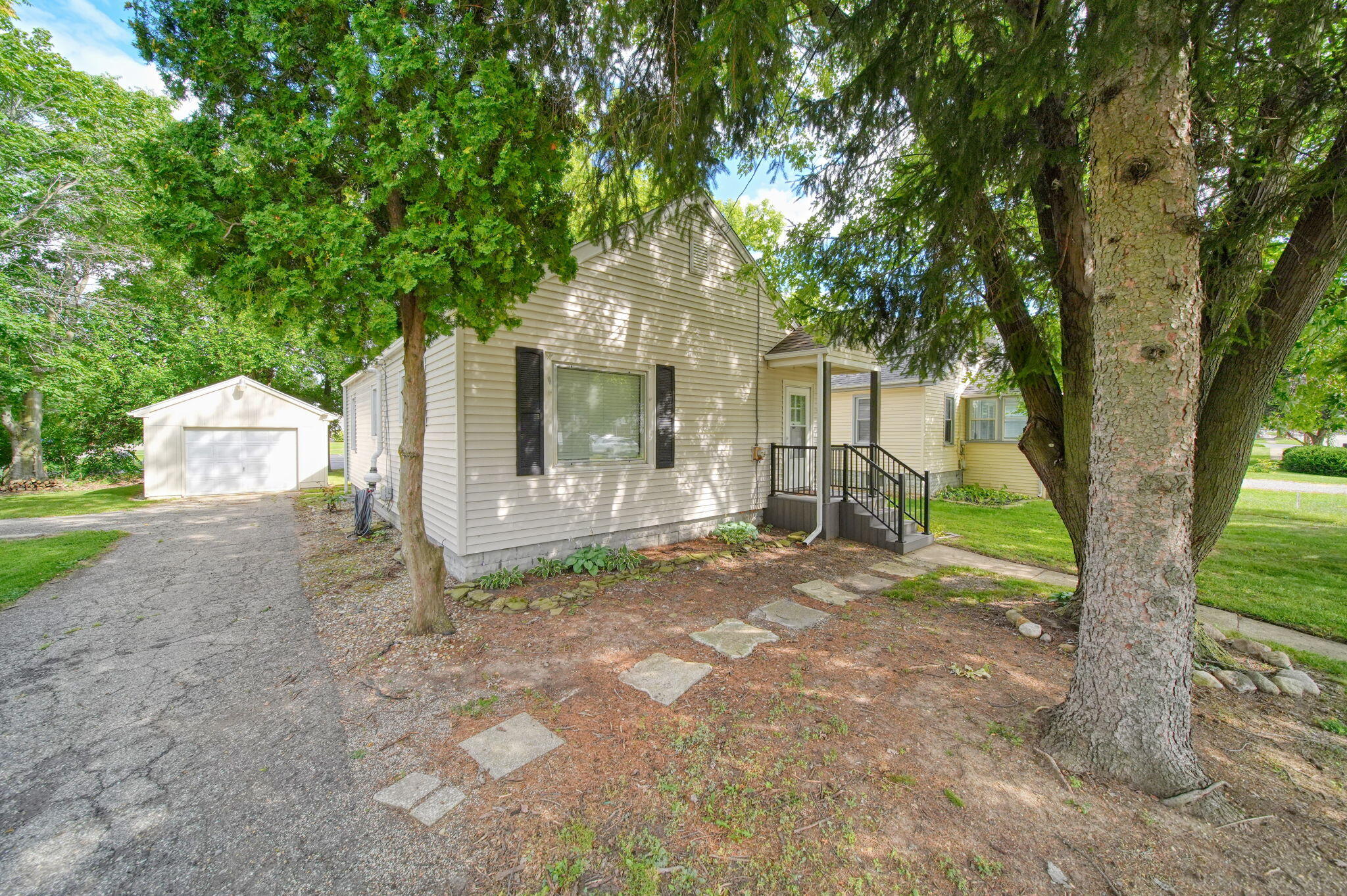 239 Cottage Street Spring Arbor, MI 49283 - Photo 1 of 35 29-web-or-mls-DSC04777_HDR