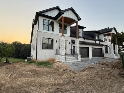 $635,000 | 112 Fairway Drive, Clarksville, TN 37043