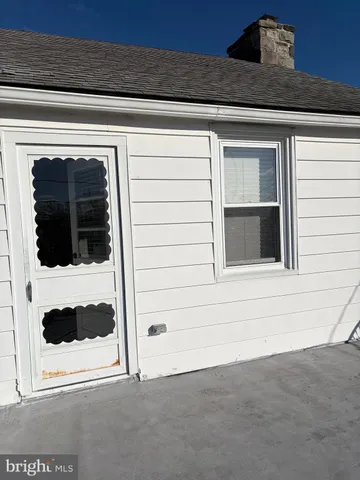 a view of a entryway of the house
