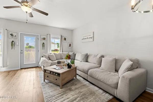 $2,100 | 326 Raven Lane, Panama City, FL 32404