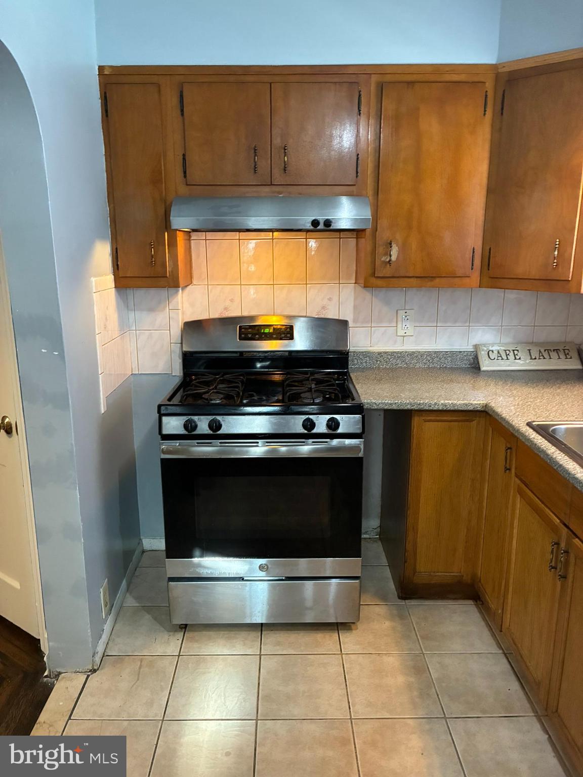 5943 Elsinore Street Philadelphia, PA 19120 - Photo 2 of 14