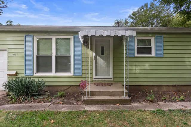 $149,900 | 1007 Rainbow View, Urbana, IL 61802