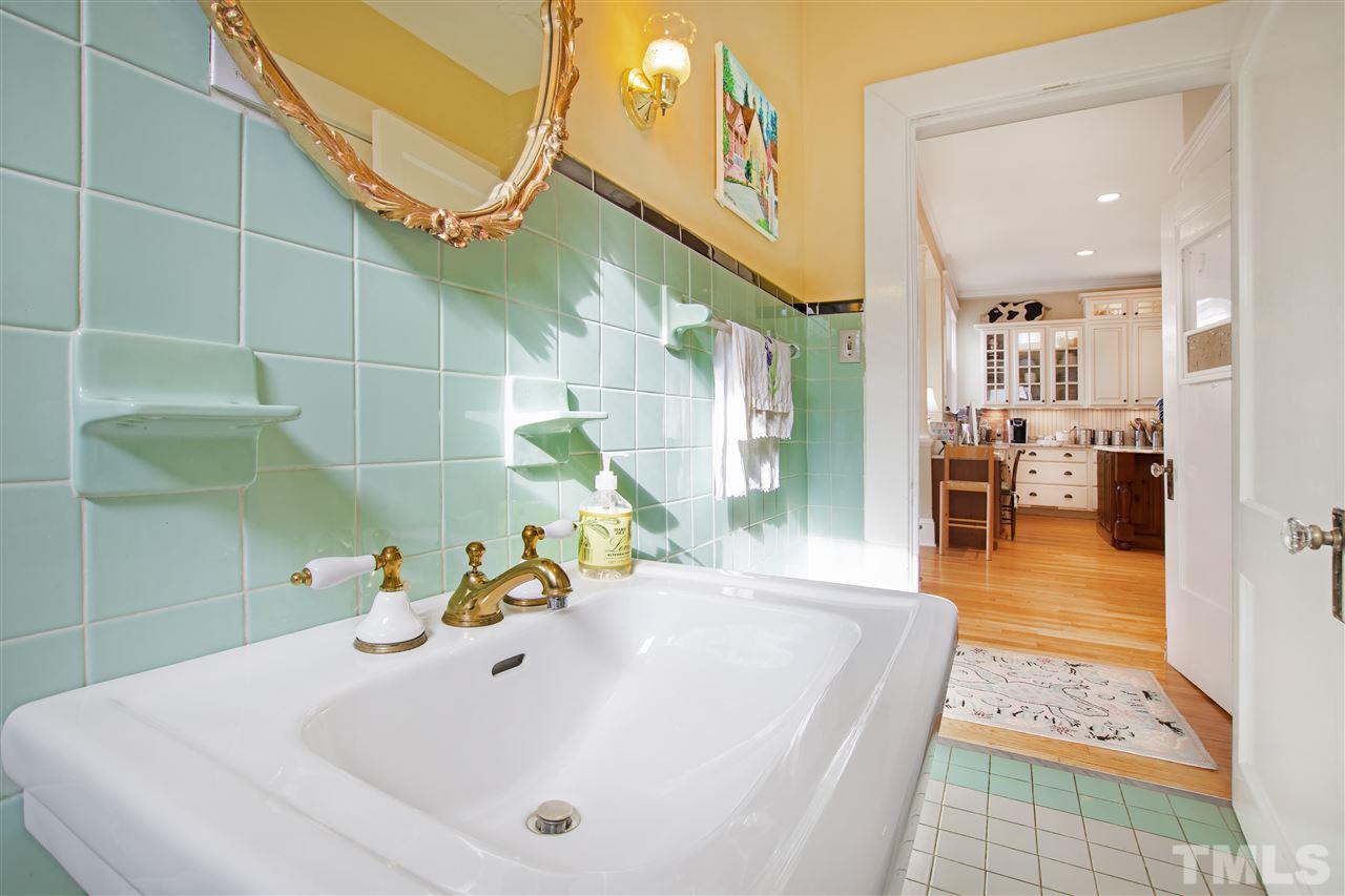 127 Hawthorne Road Raleigh, NC 27605 - Photo 16 of 30
