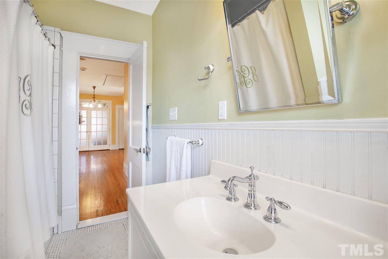 127 Hawthorne Road Raleigh, NC 27605 - Photo 22 of 30