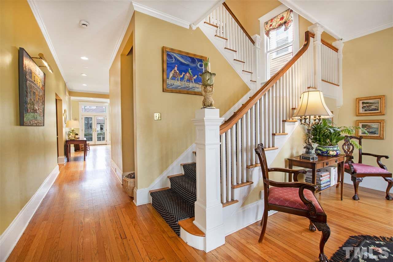 127 Hawthorne Road Raleigh, NC 27605 - Photo 6 of 30