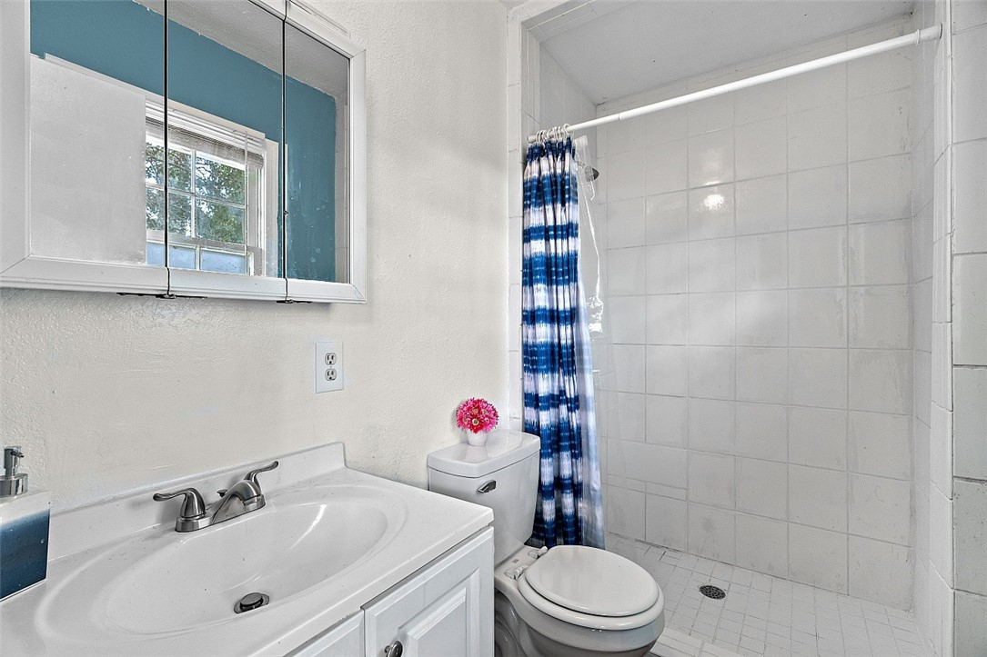 481 Warren Street Sebastian, FL 32958 - Photo 19 of 33 a bathroom with a sink a toilet and shower