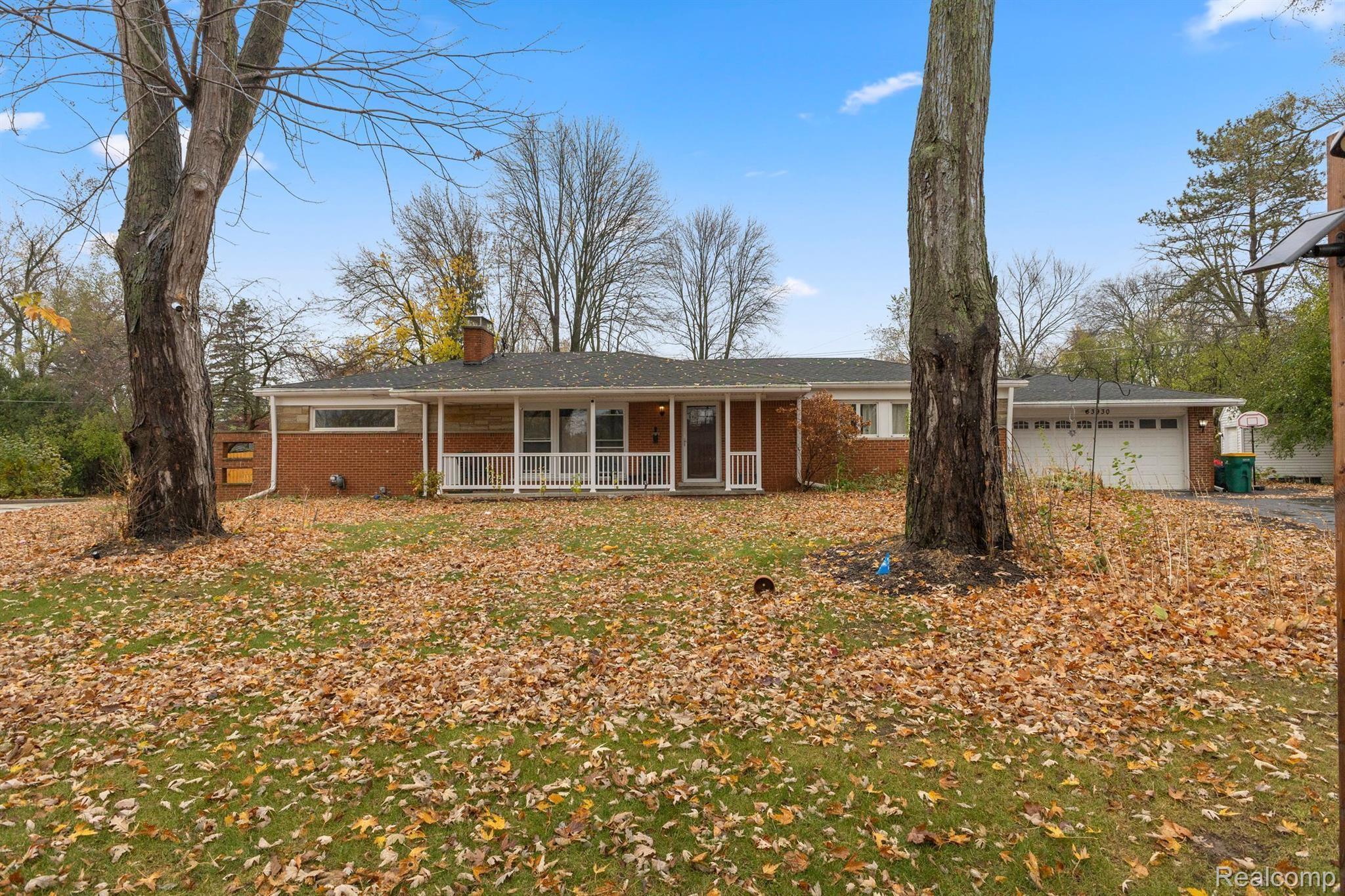 33930 Playview Court Farmington, MI 48331 - Photo 3 of 49 Gallery Image 3