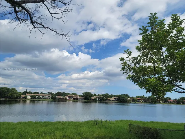 $164,000 | 671 Northeast 195th Street, Unit 122E, Miami, FL 33179