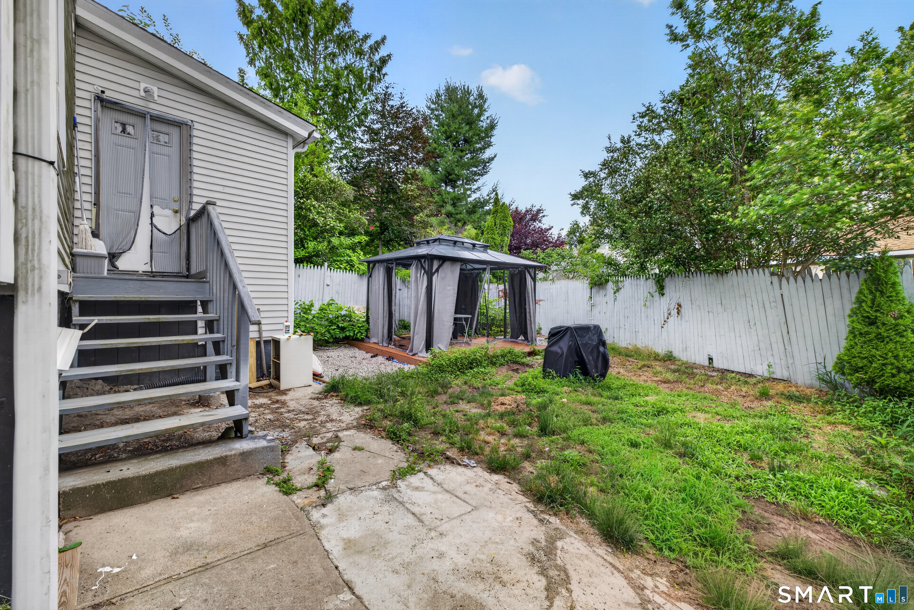 5 Manwaring Street New London, CT 06320 - Photo 4 of 29