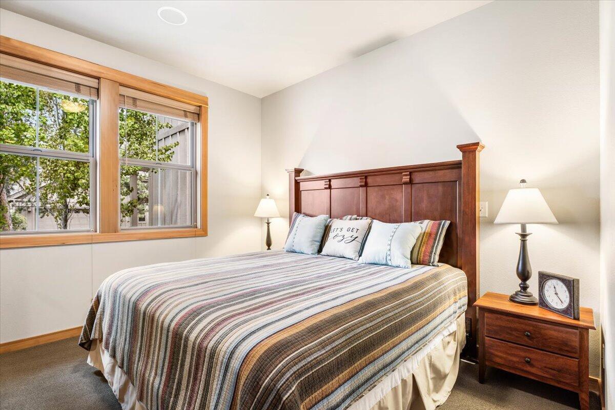57112 Evergreen Loop, Unit 35 Sunriver, OR 97707 - Photo 23 of 38 23-Bedroom