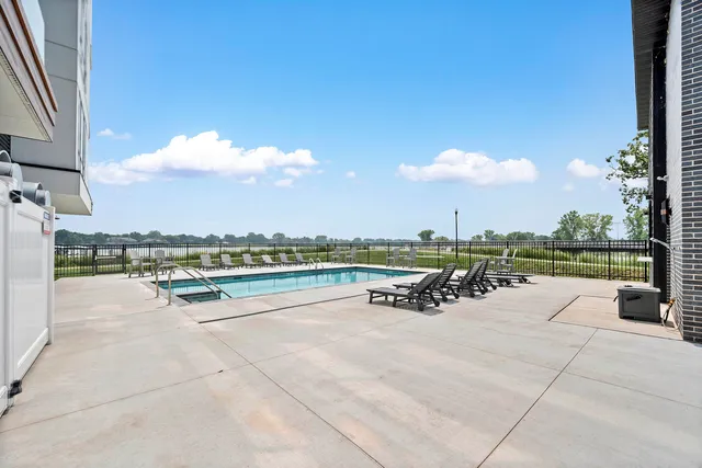 $659,900 | 433 Aldon Circle, Unit 207, Ashwaubenon, WI 54304