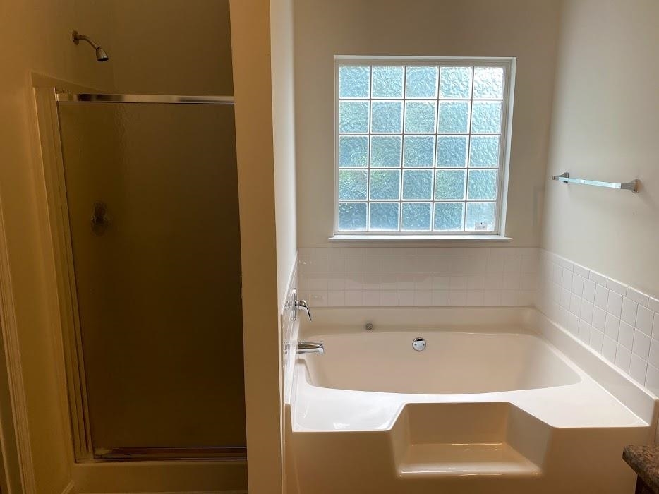 1630 Tigris Court Atlanta, GA 30349 - Photo 29 of 33 a bathroom with a bathtub