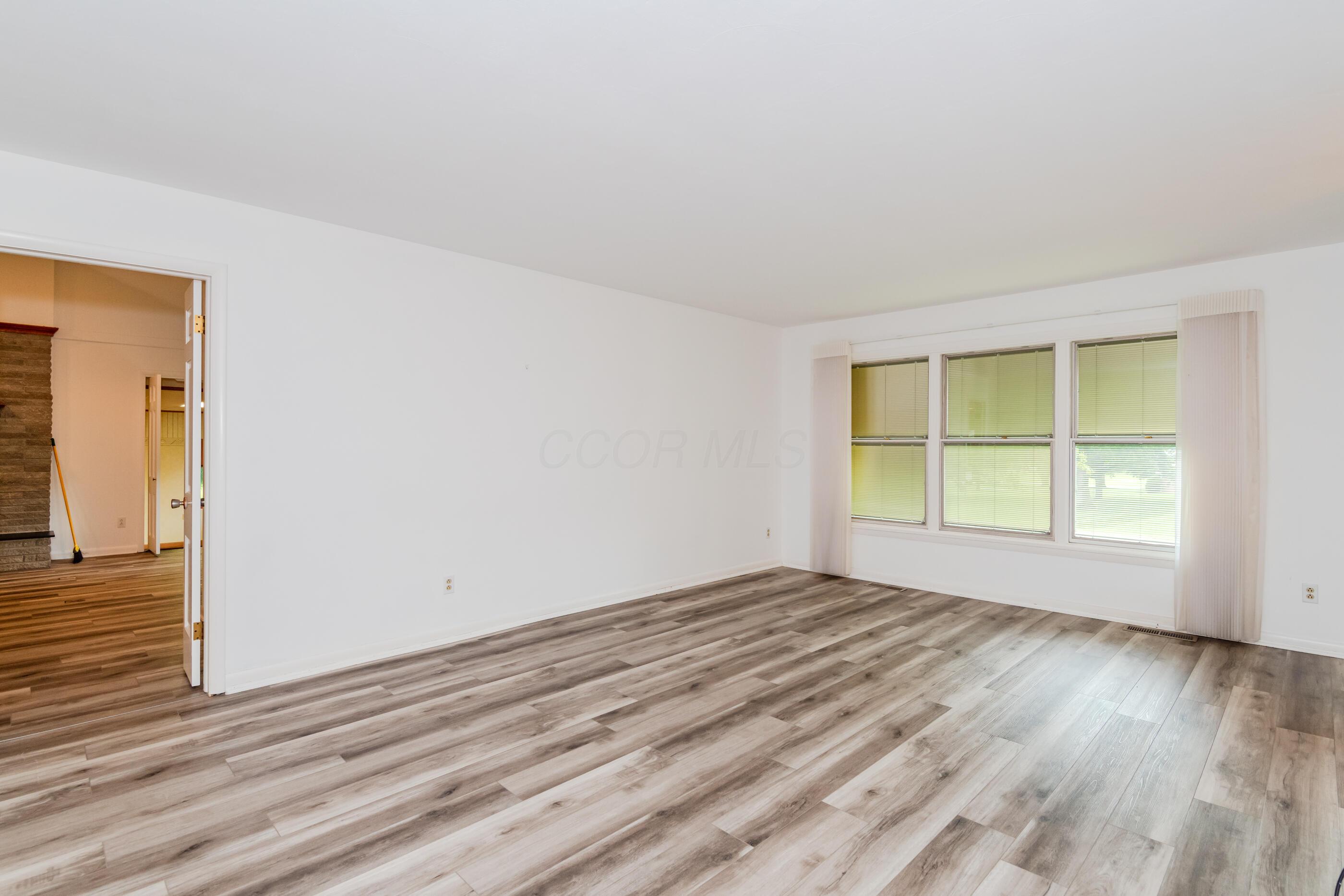 1625 Rustic Ridge Road Urbana, OH 43078 - Photo 26 of 67 Living Room
