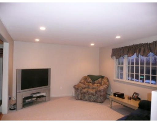59 Old Rockingham Road Salem, NH 03079 - Photo 10 of 12 Gallery Image 10