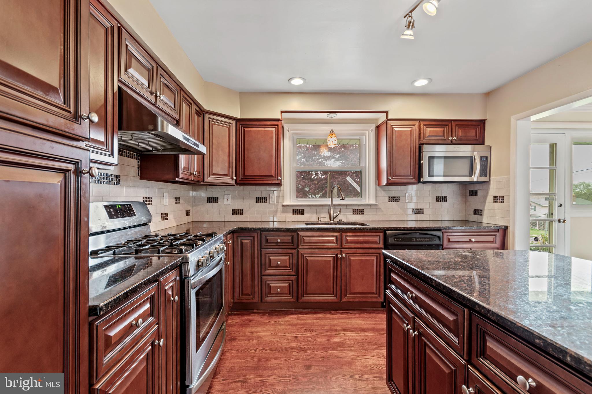 9217 Laramie Road Philadelphia, PA 19115 - Photo 5 of 25 Gallery Image 5