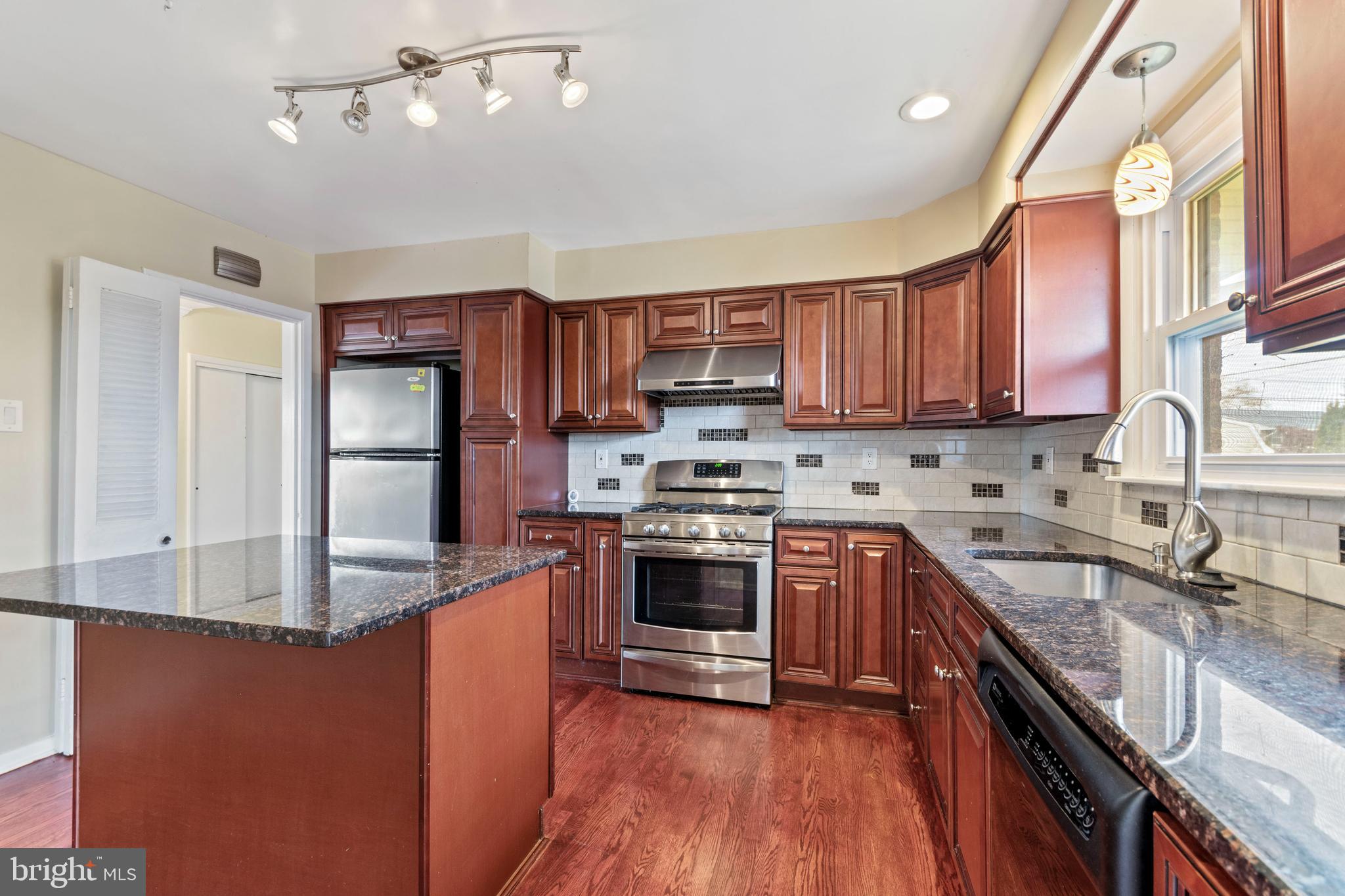 9217 Laramie Road Philadelphia, PA 19115 - Photo 6 of 25 Gallery Image 6