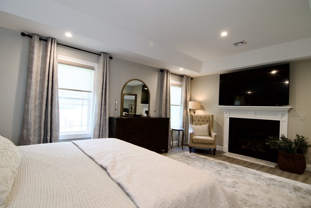 103 Oak Hollow Road Springfield, MA 01128 - Photo 23 of 42