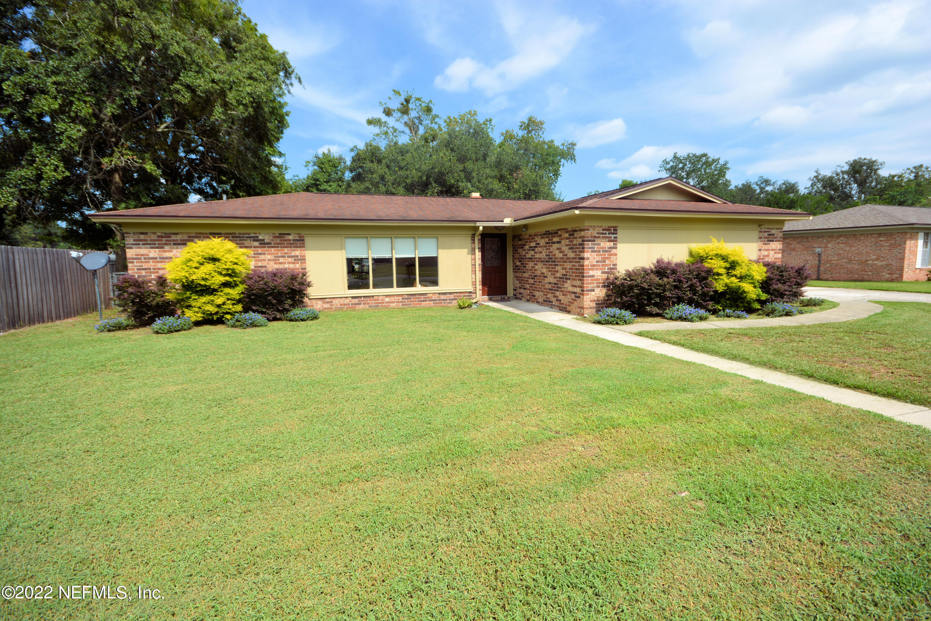 a view of a house with garden and yard