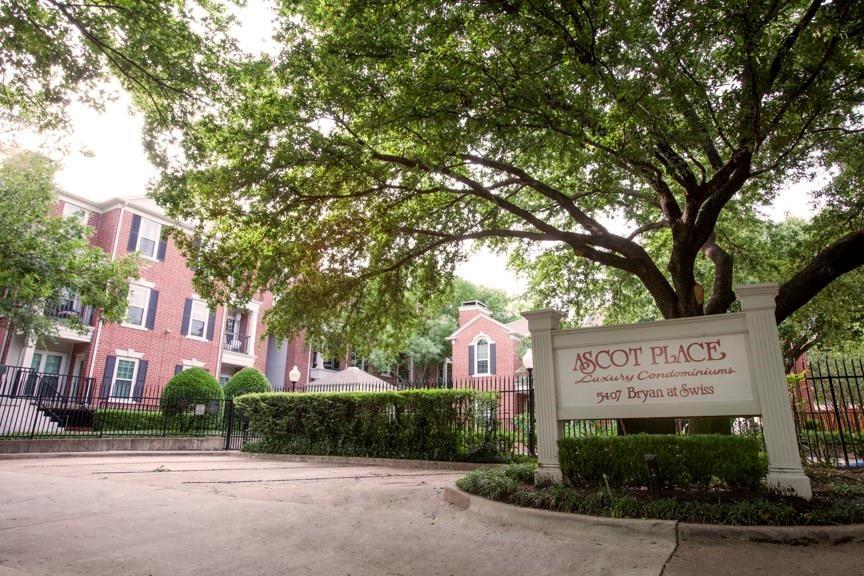 5407 Bryan Street, Unit B209 Dallas, TX 75206 - Photo 22 of 25 a sign on the side of a street