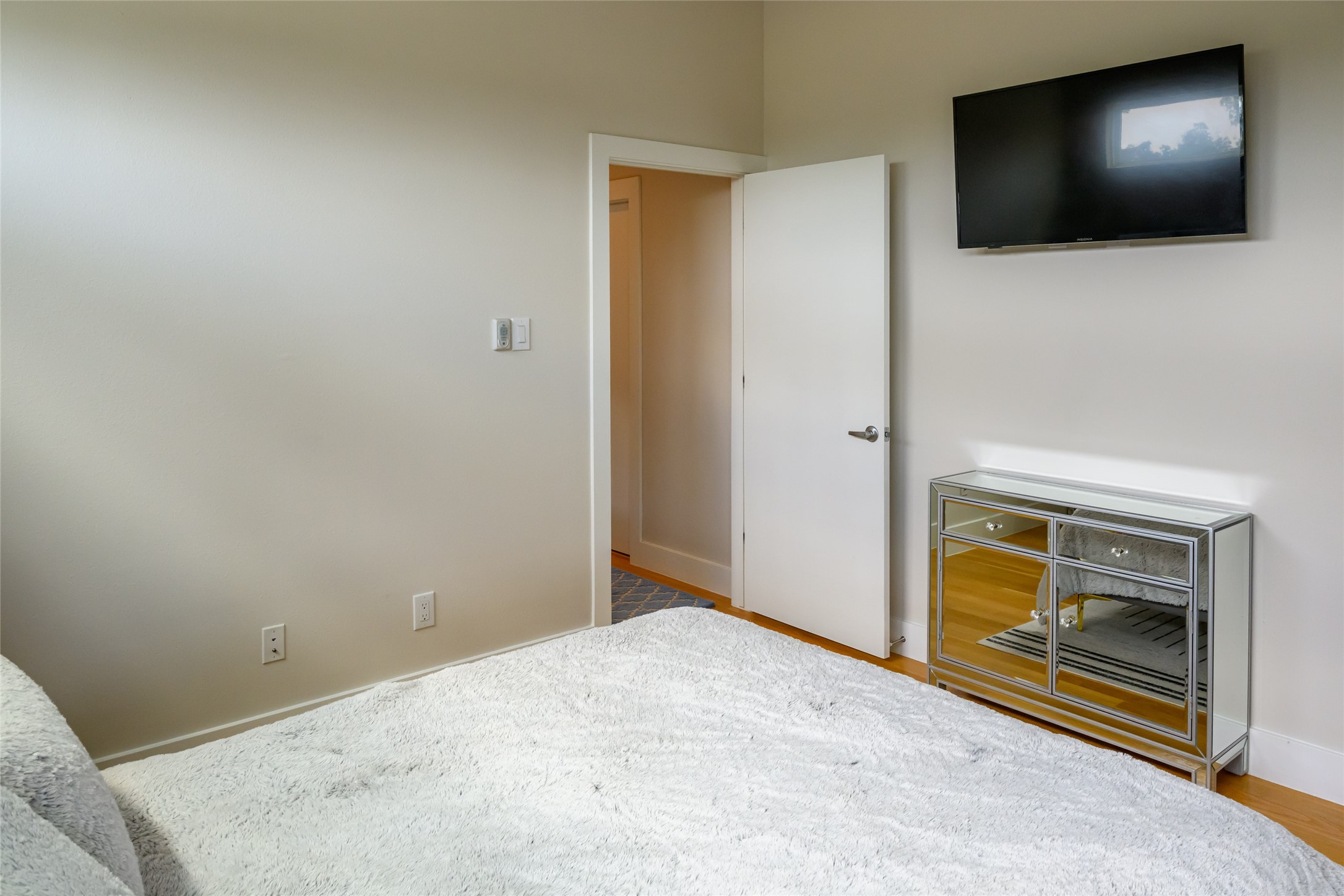 4618 Nichols Street, Unit B Houston, TX 77020 - Photo 26 of 49 Master bedroom