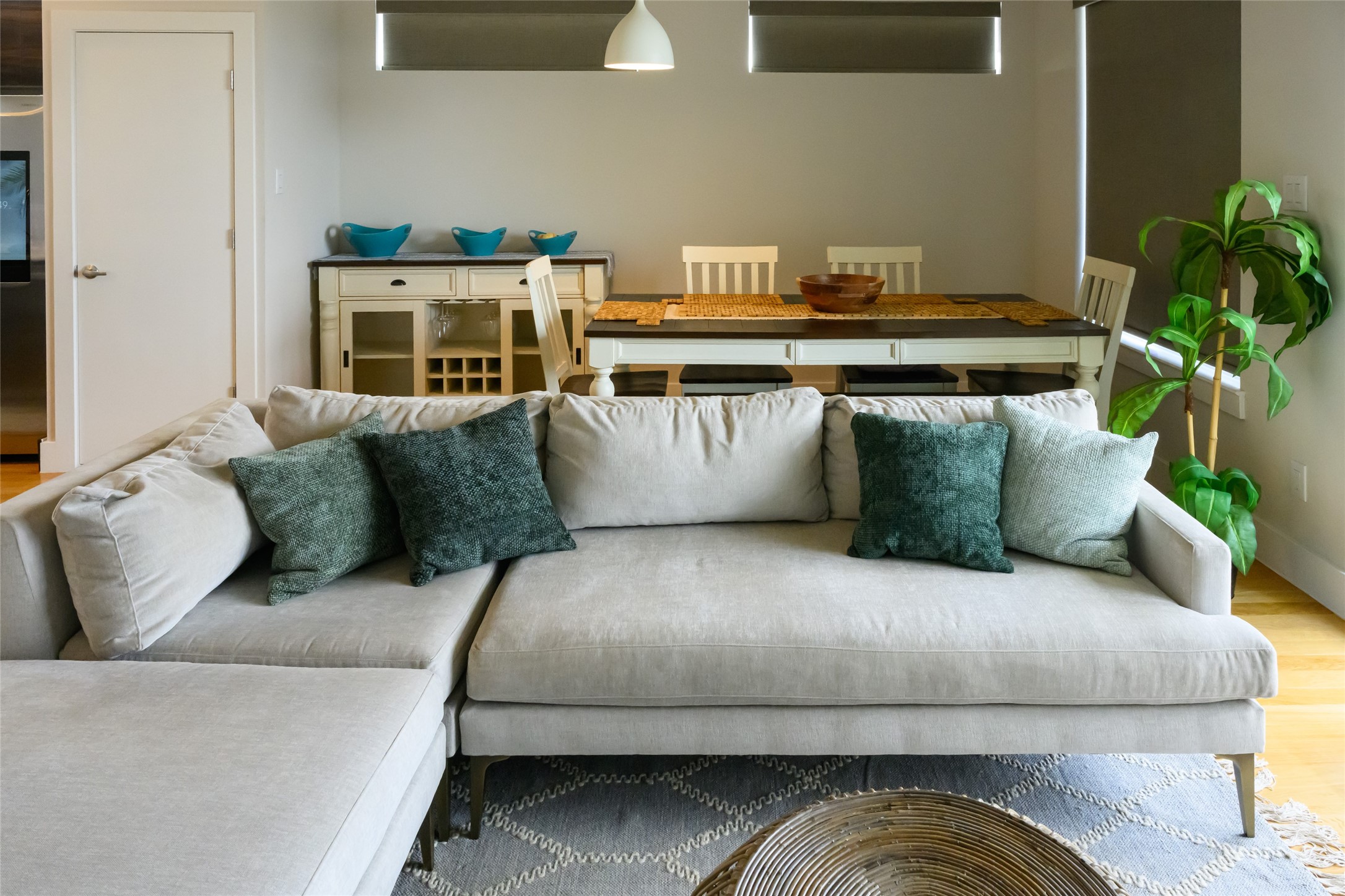 4618 Nichols Street, Unit B Houston, TX 77020 - Photo 6 of 49 Living Room