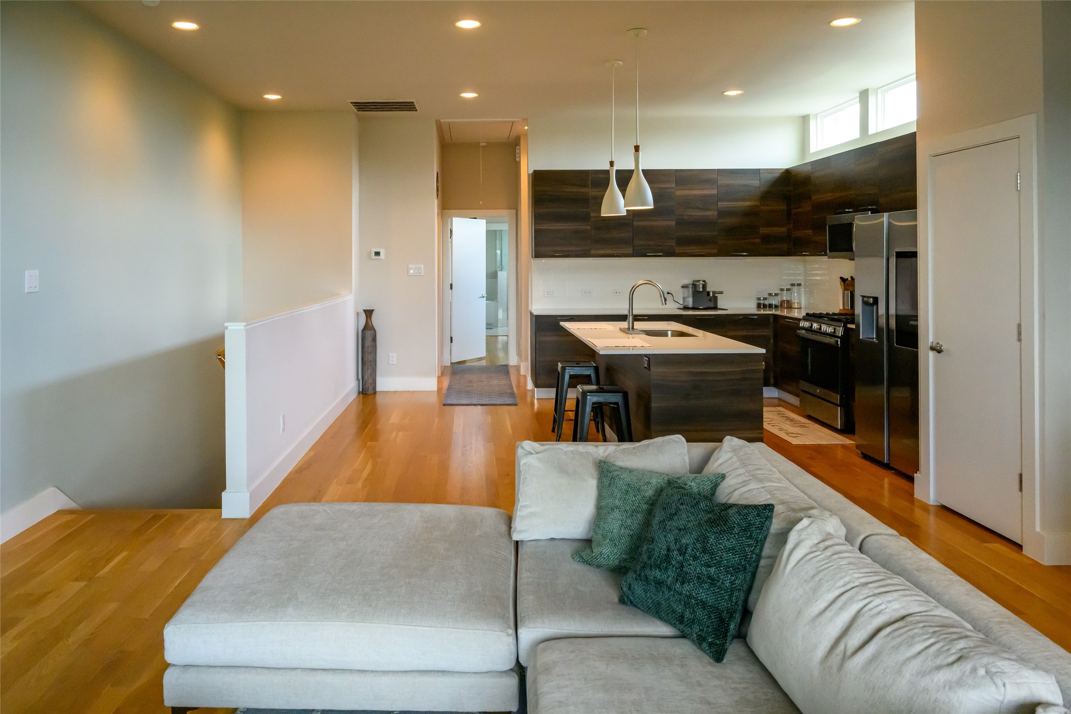 4618 Nichols Street, Unit B Houston, TX 77020 - Photo 8 of 49 Living Room