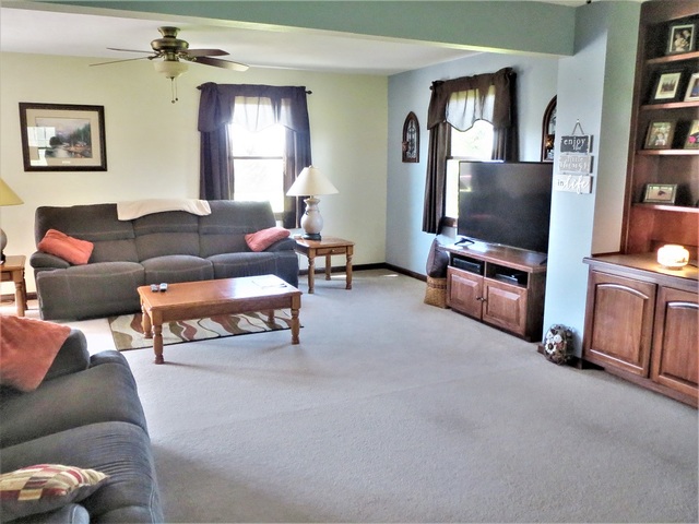 847 Lievan Road Dixon, IL 61021 - Photo 6 of 33