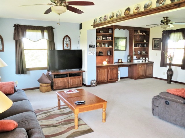 847 Lievan Road Dixon, IL 61021 - Photo 7 of 33