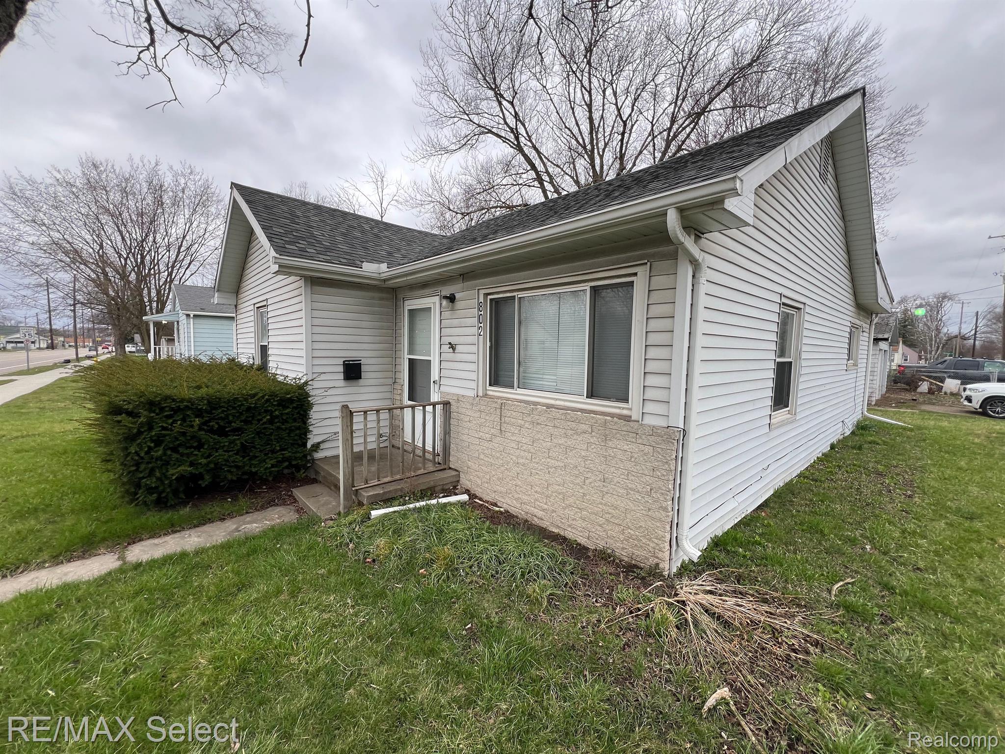 802 West Atherton Road Flint, MI 48507 - Photo 2 of 15 Gallery Image 2