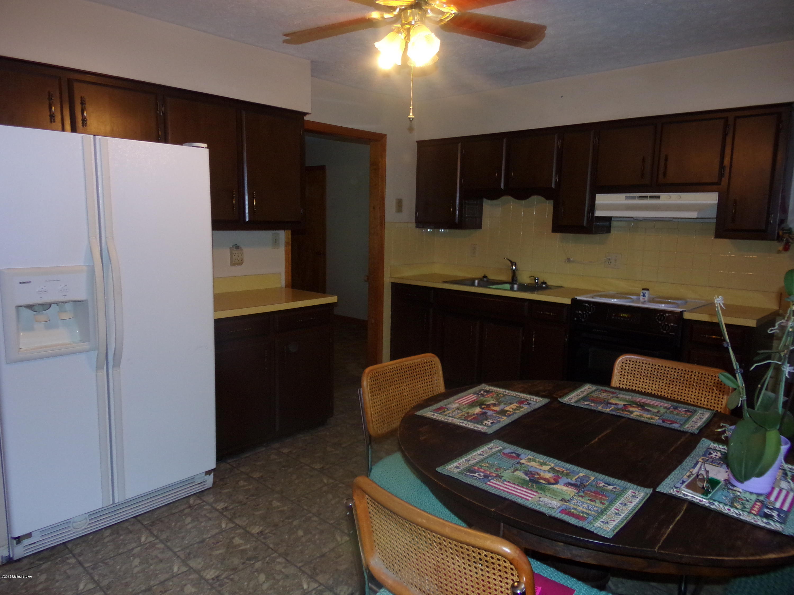2538 South Bardstown Road Mount Washington, KY 40047 - Photo 6 of 14 111_1862