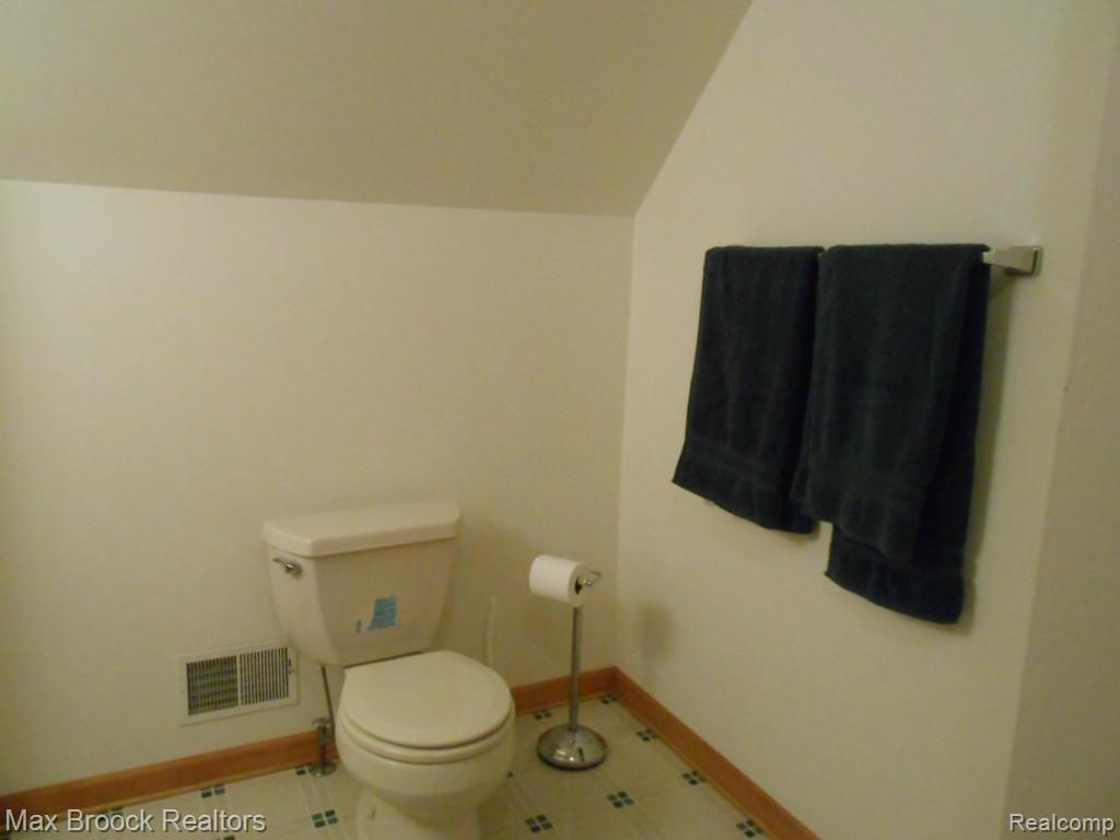 1872 East Hamlin Road Rochester Hills, MI 48307 - Photo 26 of 45